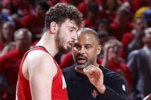 解说：所有队都知道打火箭就得夹击杜兰特 申京&乌度卡又原形毕露