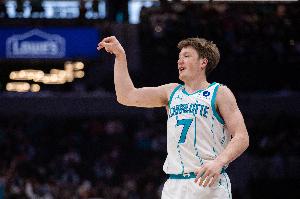 稳得可怕！克尼佩尔首节6中3拿下10分1助攻 正负值+7