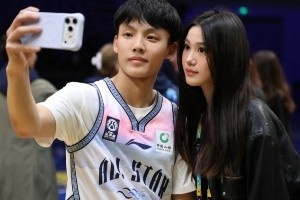全明星赛MVP！徐杰女友晒二人的甜蜜合照：继续加油