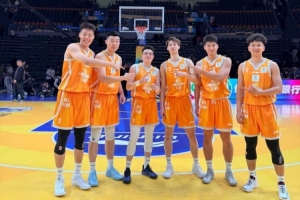 赵继伟调侃俞泽辰扣篮大赛惜败！俞泽辰回复：再整我真得飞杨导了