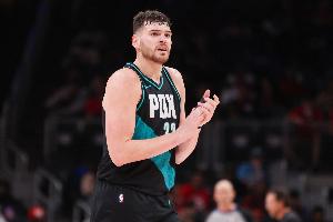 一般般！克林根23分钟7投4中拿到9分11板 正负值-9