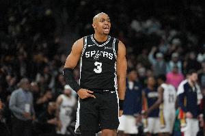 队魂！凯尔登·约翰逊13中8高效贡献20分 三分7中4