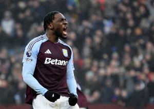 迪乌夫：迪萨西可不是普通球员，他被按在替补席那么久太离谱了