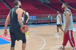 两位勇士旧将！麦基与斯佩尔曼在北京重聚 训练中交流颇多