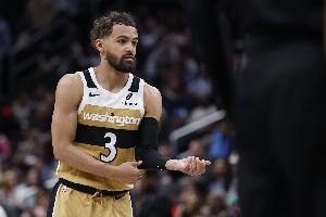 就打18分钟！特雷·杨6中4骑士拿下17分4板8助 开场连拿8分