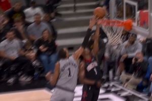 同届新秀！阿门篮下试图挑战文班 上篮被大帽扇飞