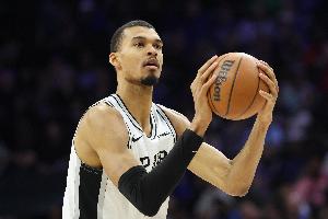 恐怖如斯！文班近3场出战90分钟得到94分 场均轰31分11板4帽