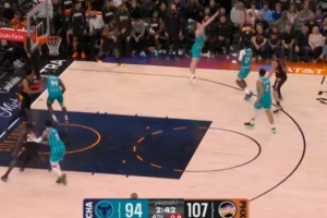 出手就有！吉莱斯皮接锅直接扔进高难度压哨三分球