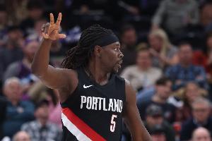 太准了！霍勒迪10中7&5记三分拿下21分3板3助1帽