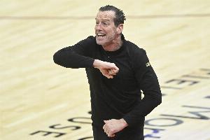 阿特金森：我们陷入了绿军的节奏 失去了平时的流畅进攻 过多1V1