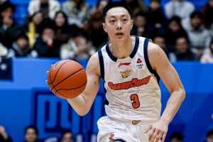 可惜绝杀三分没进！胡明轩15中4&三分11中3拿15分3板2助3断