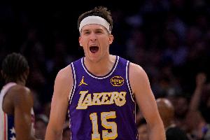 赛季场均20+且真实命中率65+%的后卫：里夫斯、库里、亚历山大