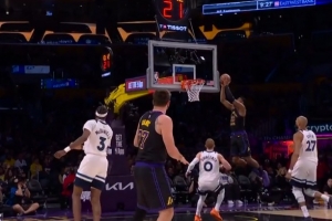 极速反击！森林狼失误 东契奇前场助飞八村塁飞身空接暴扣