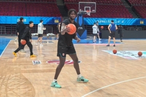 记者：四川签下外援卡迪姆·赛 此前效力于NBL江西场均9.5分4.5板