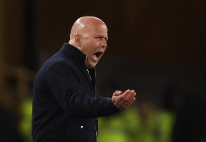 斯洛特：球队创造也错失了机会 回到安菲尔德球迷将给我们力量