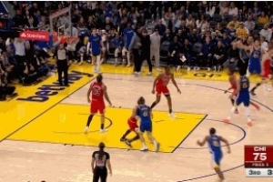 勇三疯！铂金高举高打2+1 随后又和克赖尔各中一记三分助队反超