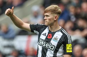 对位亚马尔！霍尔对阵巴萨被过0次，创造5次机会全场最多