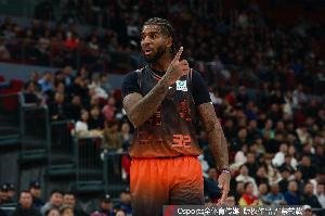 合计39次罚球！半场山东24罚23中 江苏15罚14中