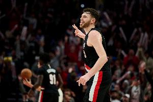 表现惨淡！克林根9中3低效拿下11分11板3助1断3帽