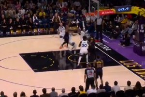 你来破局！斯玛特虚晃后突破挑篮被干扰球还有犯规 打成2+1