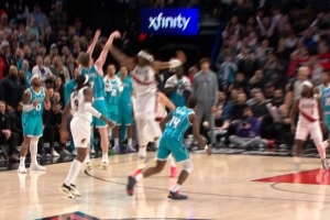 关键球！罗威扑防克尼佩尔三分被吹犯规 开拓者挑战成功取消犯规