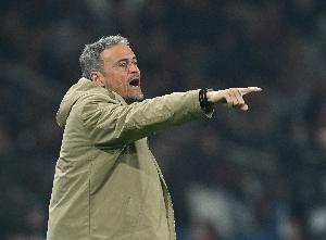 恩里克：我们坚持自己的比赛方式，次回合很艰难但目标仍是赢球