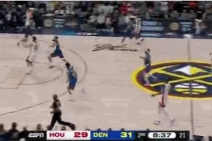 和瓦兰比百米呢？申京加速狂奔快下接球扣篮得分