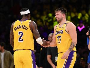 东契奇和范德比尔特互动：你没弹跳 后者：比你强