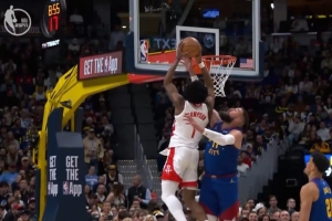 冲击篮筐！阿门篮下接球强攻得手 但加罚也丢了