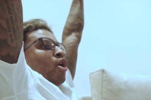 看嗨了！罗德里戈在家见证巴尔韦德戴帽，三次激动庆祝+振臂高呼