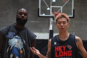 国内野球手许涛和史蒂芬森单挑局！师弟依旧潇洒 毕竟是前NBA球员