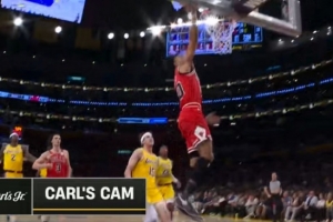 大意了！詹姆斯持球被断 迪林厄姆助攻特雷·琼斯反击得手