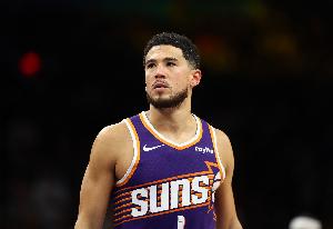 火力凶猛！布克31中14轰赛季新高43分外加7板5助 罚球11中11