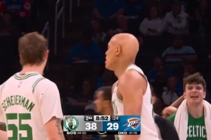 火力压制！阿隆·维金斯失误 沃尔什三分助队轰10-2打停雷霆