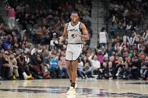 真尽力了！福克斯19中10得27分3板9助2断 三分10中4