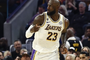 做出牺牲!本赛季当詹姆斯出手数不在湖人前二时 球队8胜3负