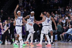 角色球员厉害！魔术半场四人得分上双 内外双核班凯罗&贝恩个位数