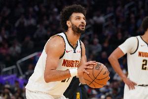 解说：三节末四节初穆雷都快站不住了 但马刺进攻端没针对他