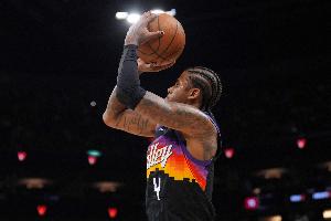 布克：杰伦·格林每场都在提升 很高兴他也保持健康