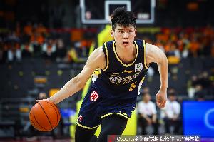 媒体人：陈家政&王洪泽逐渐边缘化 广东总用最不擅长阵容或打法