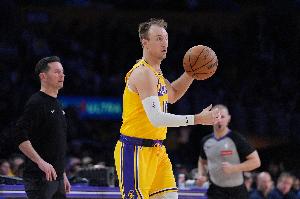 技能冷却中？肯纳德近两场三分7中1&命中率14.3% 赛季命中率48.8%