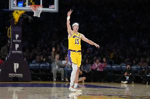 0罚球！里夫斯20中13拿到30分5板7助 三分7中4