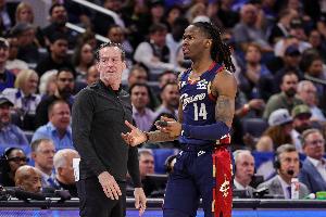 阿特金森谈埃利斯首发：这是队内的良性竞争 谁打得好谁就首发