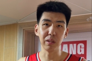 徐昕：面对周琦&麦基压力很大 琦哥留着劲下半场打我 给自己打6分