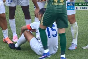 比赛第54分钟，吴曦受伤无法坚持，杨皓宇替补登场