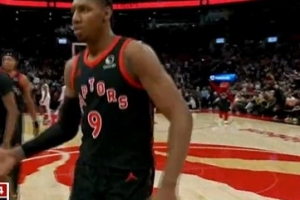 大举反击！巴雷特三分命中 猛龙轰出13-2反超太阳