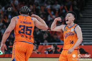 万箭齐发！上海队全队三分球30中17 命中率达到56.7%