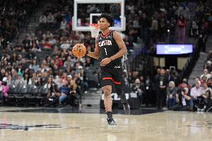 阿门谈造穆雷失误：我试图抢断&若失败就犯规 结果他踩线出界了