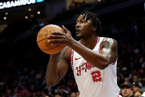 首发也不行！芬尼-史密斯3中0一分未得 拿到4篮板2助攻