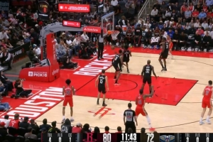 值！锡安被吹进攻犯规 鹈鹕挑战成功取消犯规保留球权